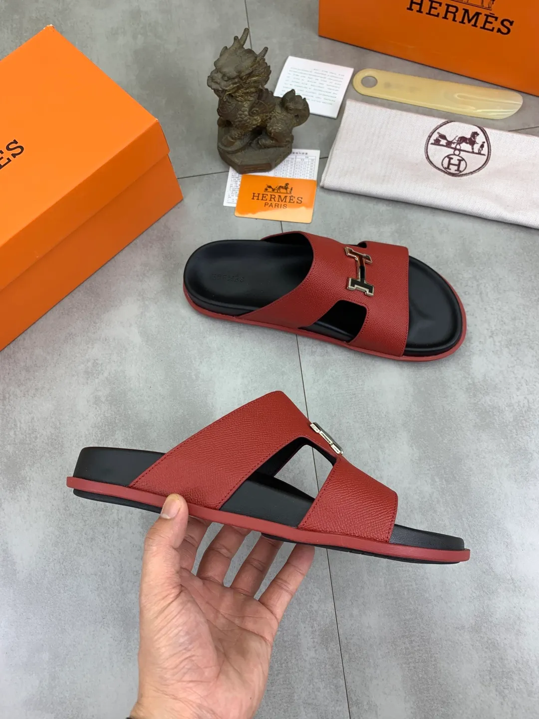 Men's shoes 💰P440 New [HERMES] high-end quality new Hermès slippers, made of imported calfskin, wear-resistant and non-slip rubber outsole. Fashionable and elegant code number: 39-44 (38 45 46 customized)